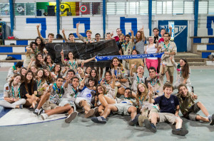Účastníci výměny mládeže ČR-Izrael na návštěvě u skautů v Tel Avivu.